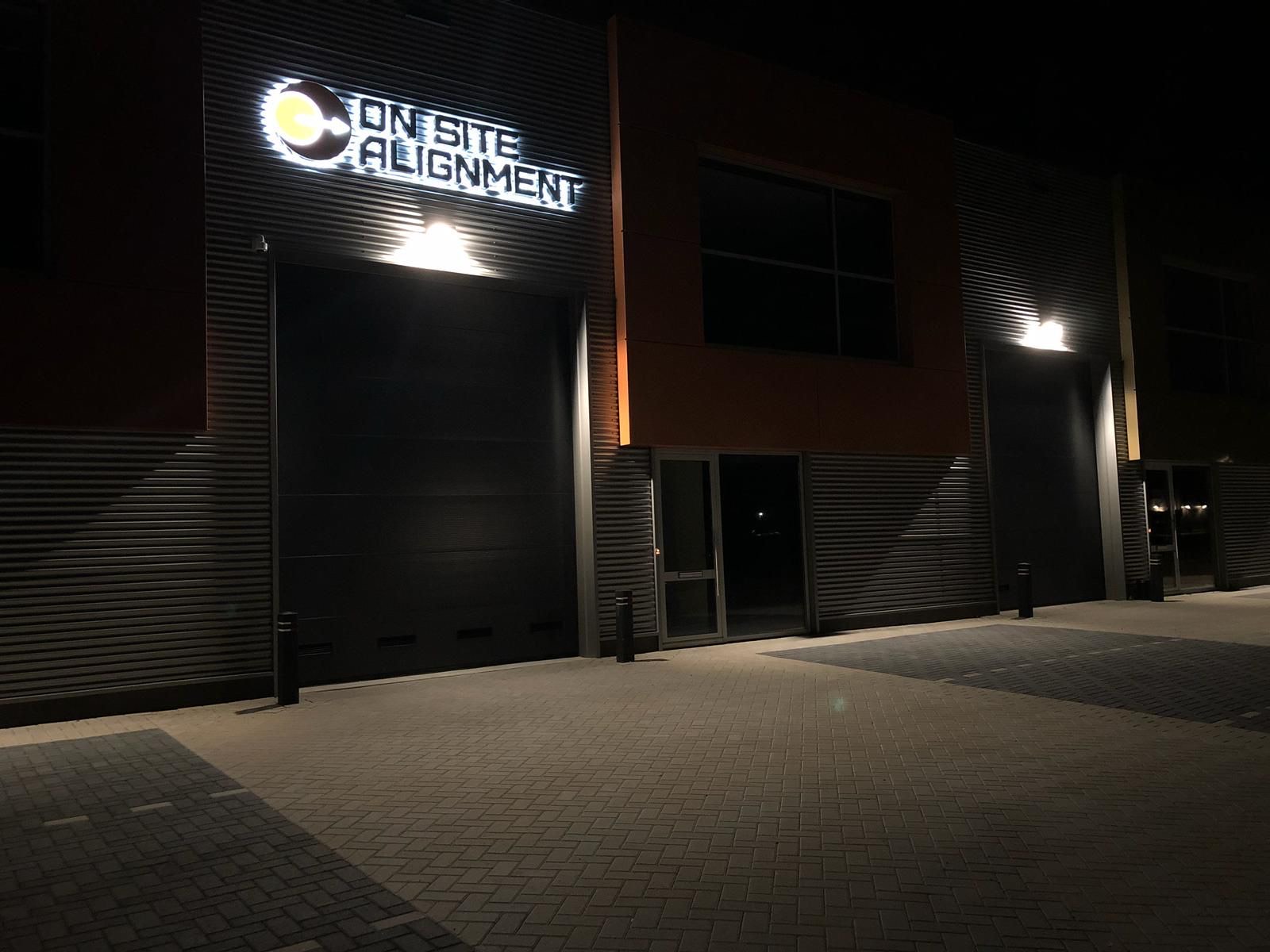 Lichtreclame On Site Alignment