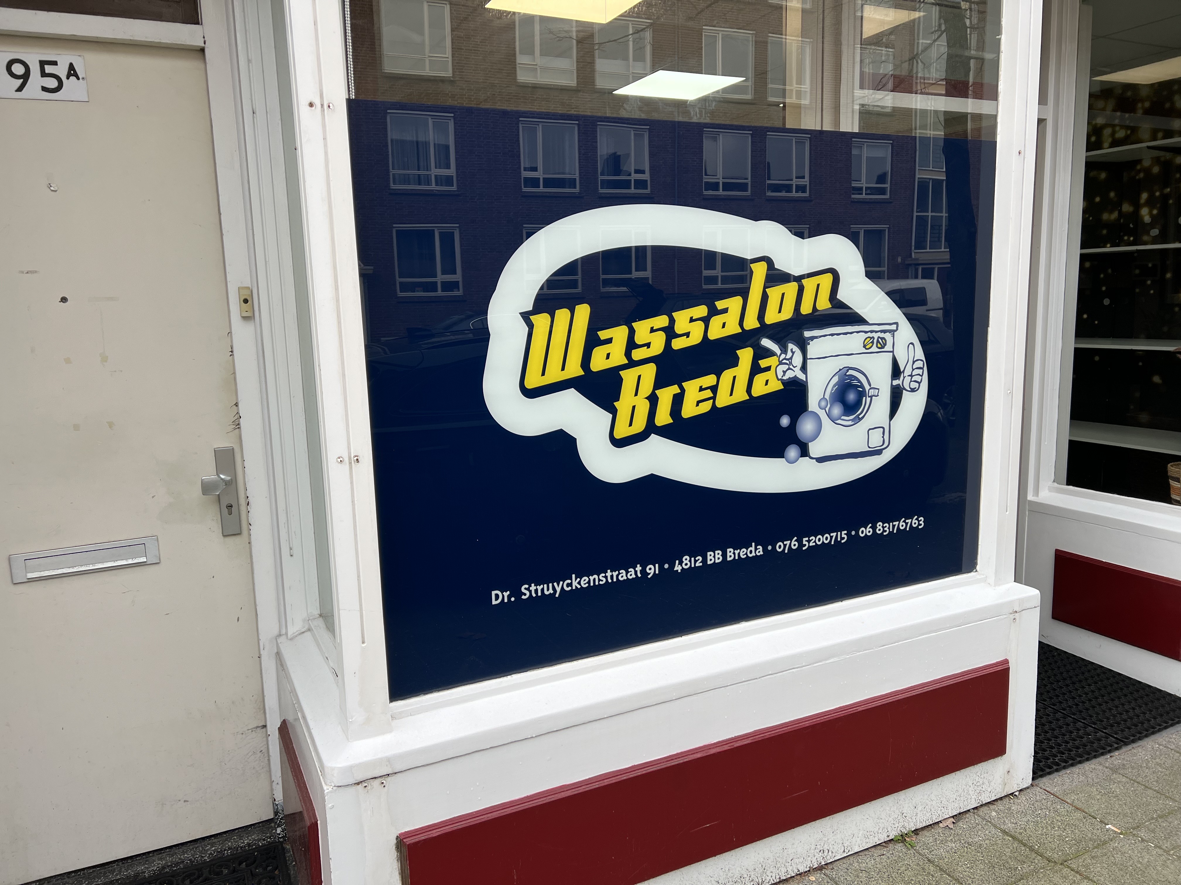 Wassalon Breda Raamsticker